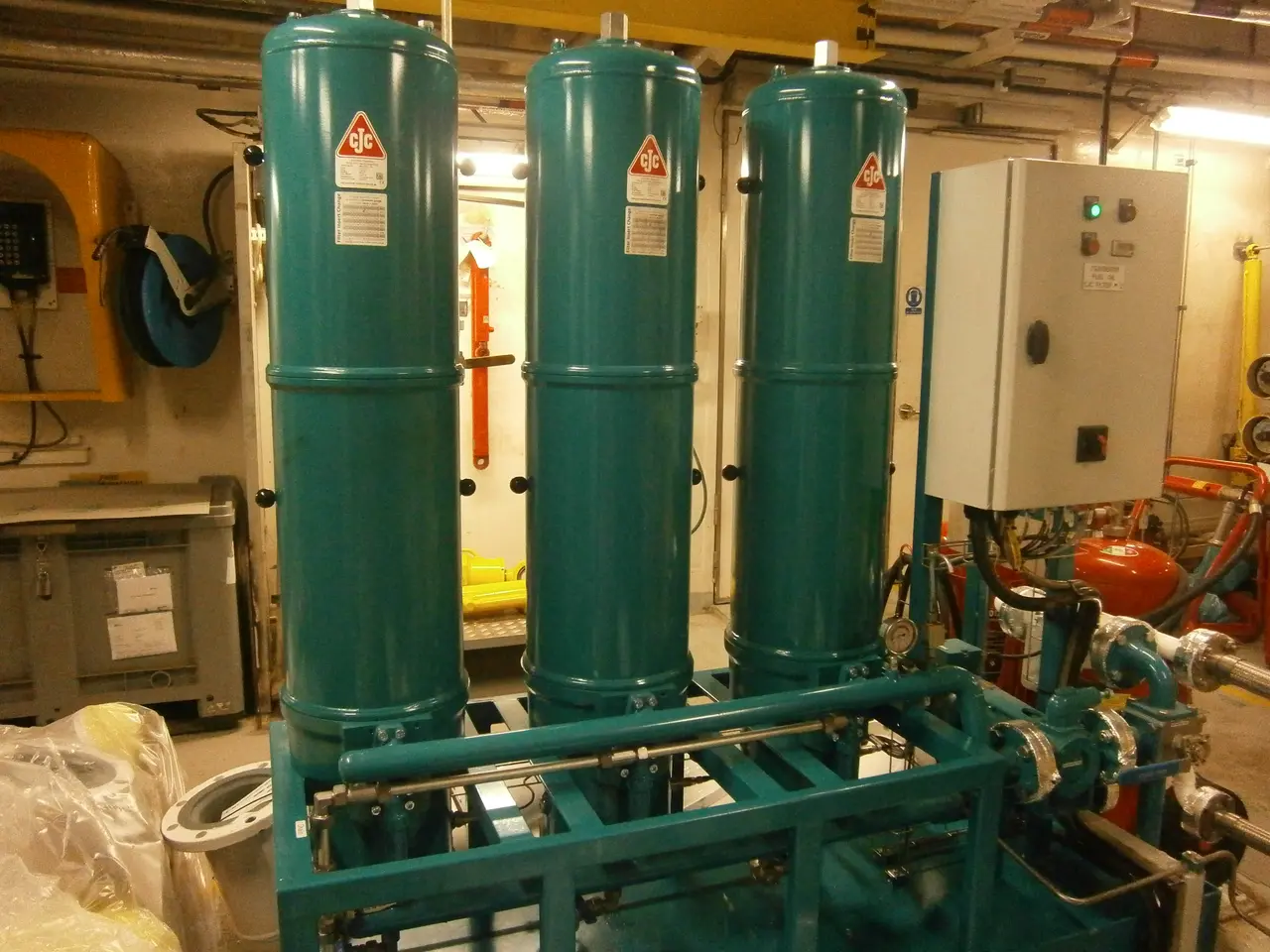 Installed filter vessels pictured in the West Elara case, delivered through the named Norwegian partner.