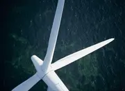 Aerial view of an offshore wind turbine rotor above the sea, illustrating how clean oil and effective oil filtration protect gearbox and hydraulic systems to ensure reliable wind turbine performance.