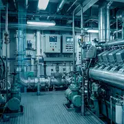 Offshore drilling platform supported by service vessels at sea, where clean oil and effective oil filtration protect hydraulic and lubrication systems in demanding offshore environments.